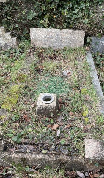 Image of the headstone for Edward Bell