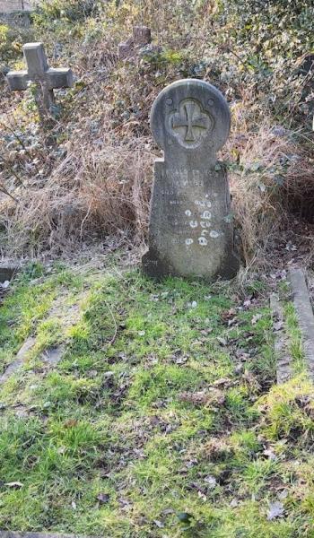 Image of headstone for Laura Finden