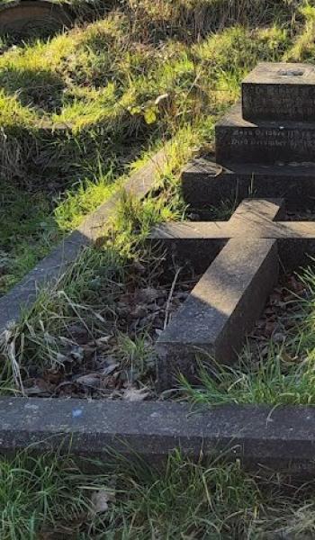 Image of headstone for George Kains Moore