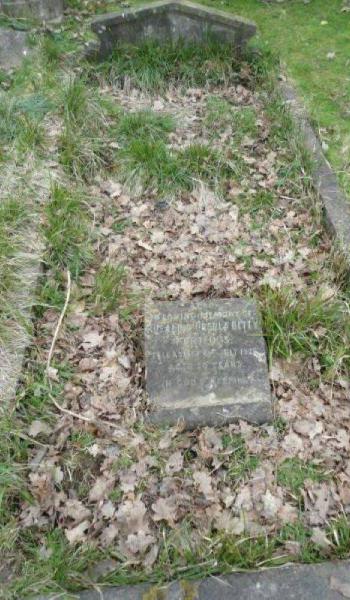 Rosalind Porteous (buried 1926) headstone