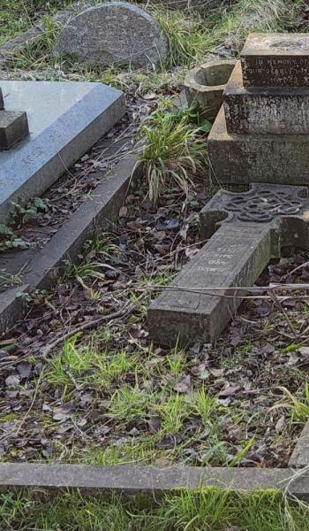 Image of the headstone for Alice Louise Oakeshott